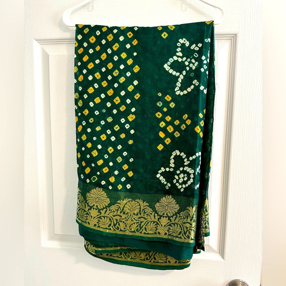 Pure silk dark green bandhani sari with blouse